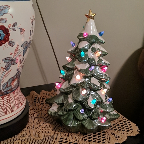 Ceramic Lighted Tree 13" Classic Traditions - Picture 2 of 10